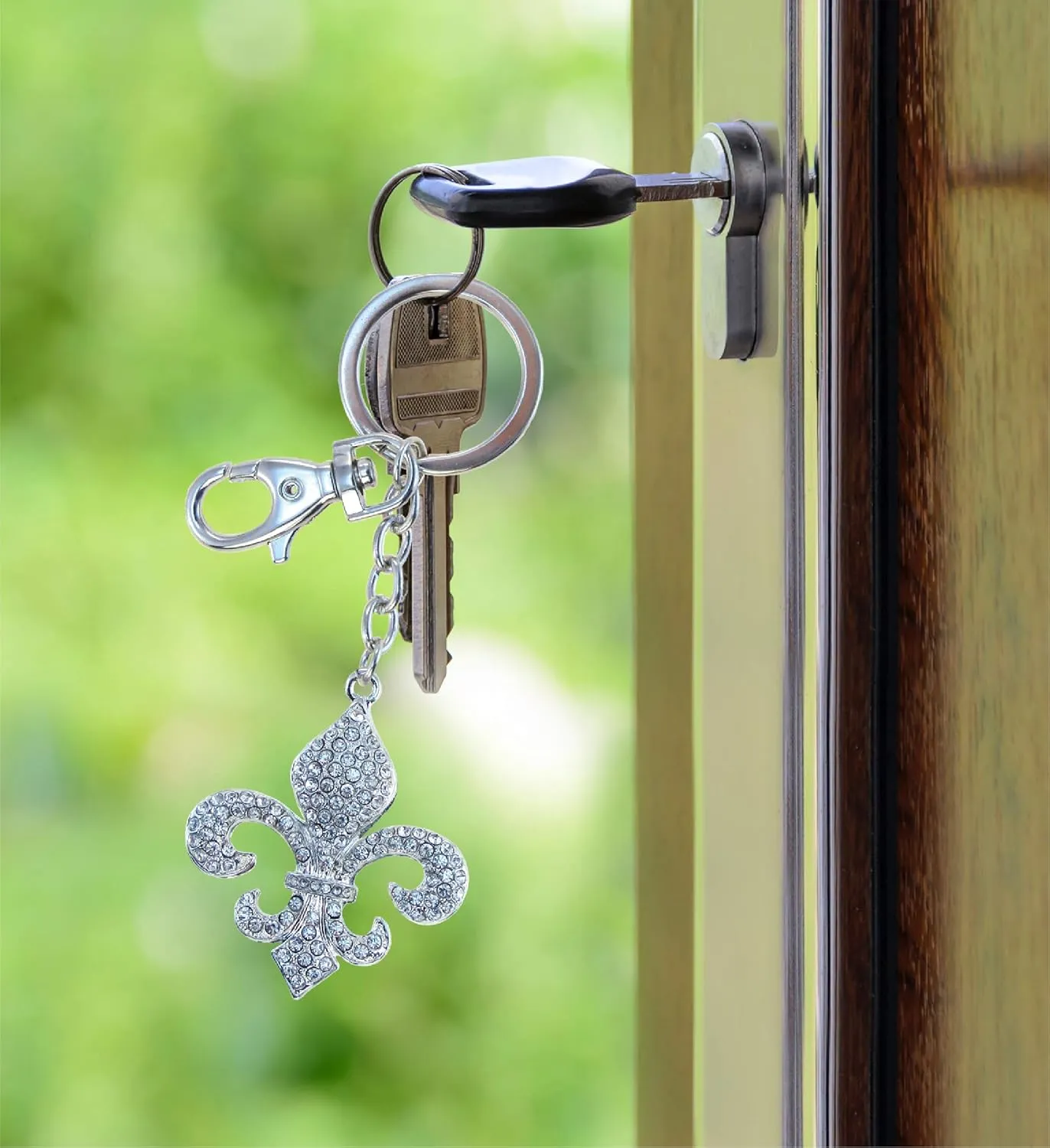 Aqua79 Fleur De Lis Keychain - Silver 3D Sparkling Charm Rhinestones Fashionable Stylish Metal Alloy Durable Key Ring Bling Crystal Jewelry Accessory with Clasp