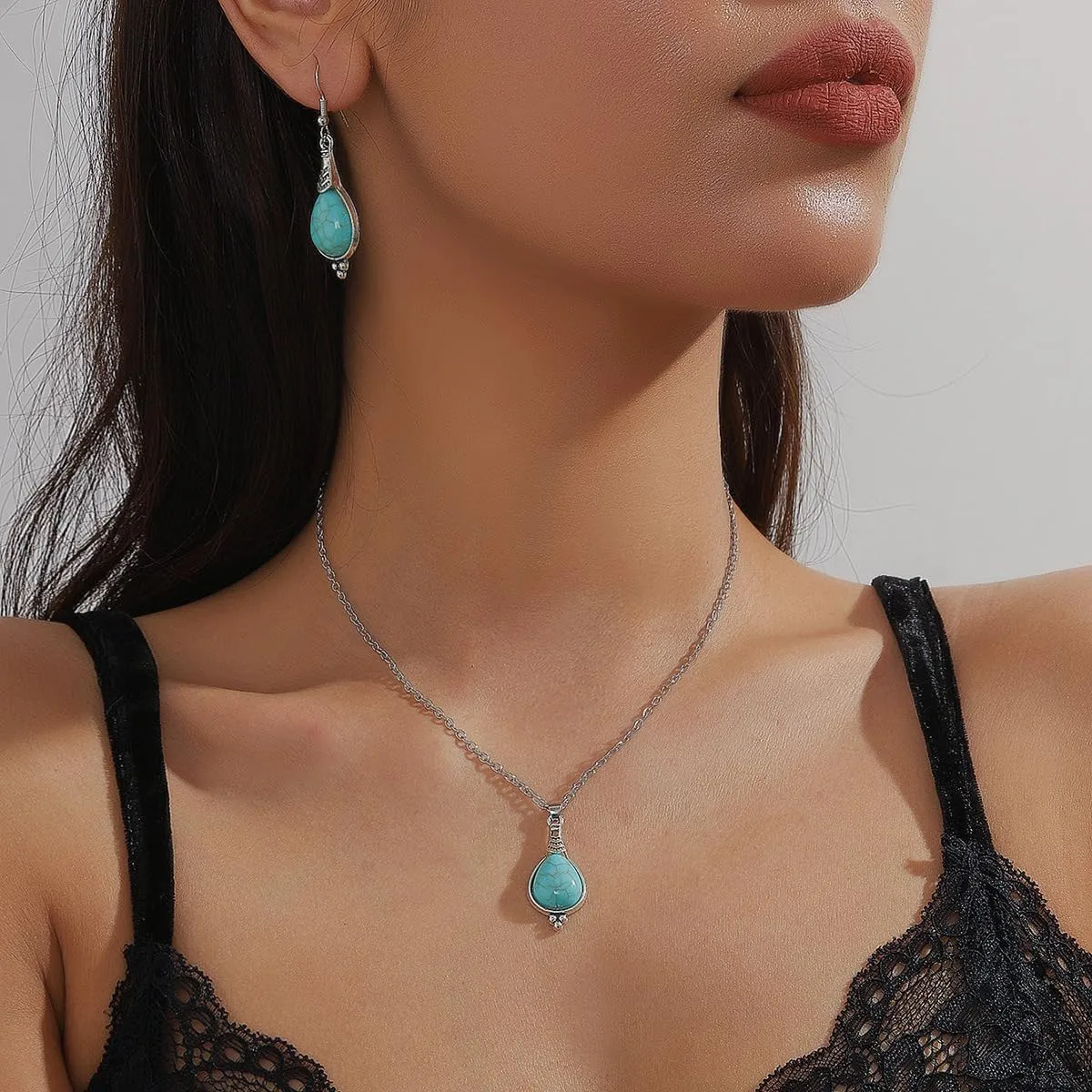Boho Turquoise Jewelry Set for Women Vintage Western Jewelry Rustic Couture's Turquoise Pendant Necklace Dangle Earrings Western Clothing Jewelry Accessories