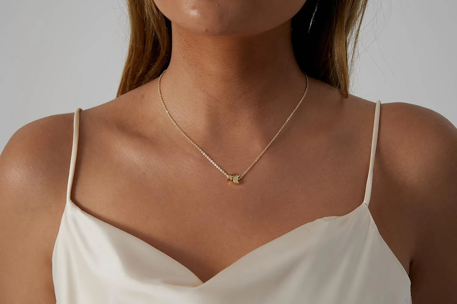 CAROVO Dainty Gold Necklace for Women 14K Plated Layered Chain Necklaces Trible Layering Paper Clip Chain Hammered Disc Link Necklace Shiny Twisted Rope Chain Necklace Jewelry