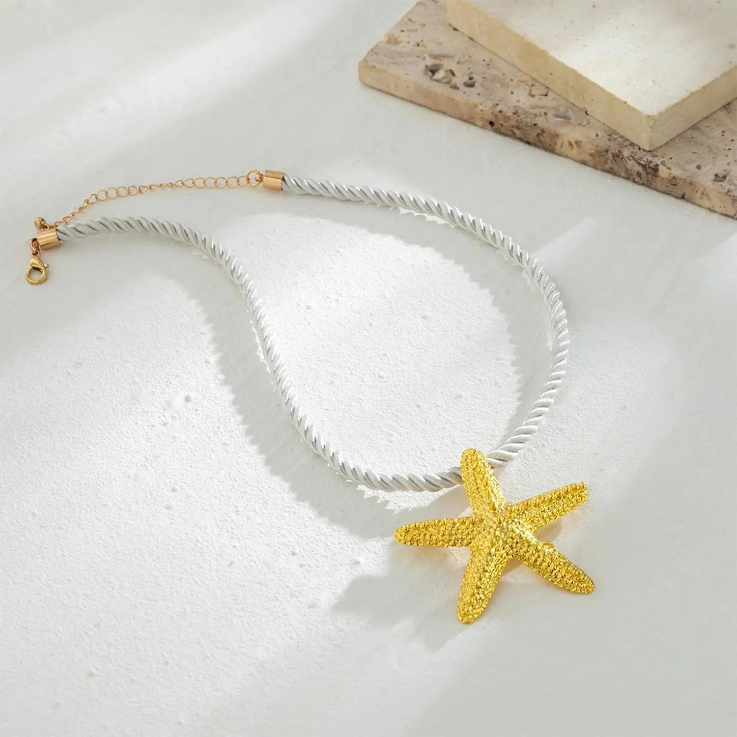 Dcfywl731 Gold Starfish Necklace Ocean Beach Jewelry for Women Large Starfish Pendant Necklace Summer Accessories Dainty Shell Jewelry Gift for Beach Vacations