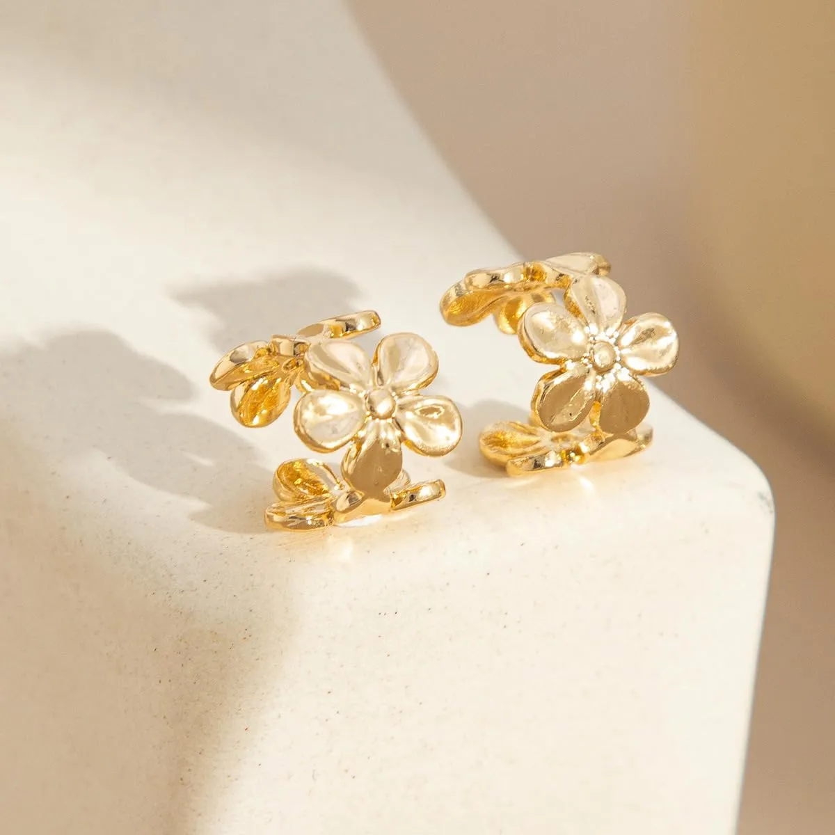 Ear Cuff Earrings for Women Non Piercing Starfish Shell Flower Ears Clip on Dainty Statement Earrings Ocean Beach Summer Jewelry