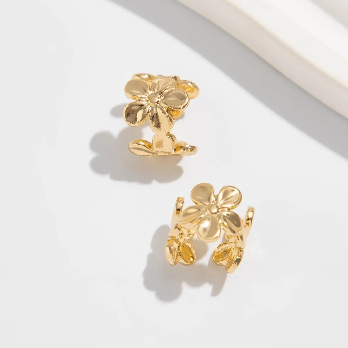 Ear Cuff Earrings for Women Non Piercing Starfish Shell Flower Ears Clip on Dainty Statement Earrings Ocean Beach Summer Jewelry