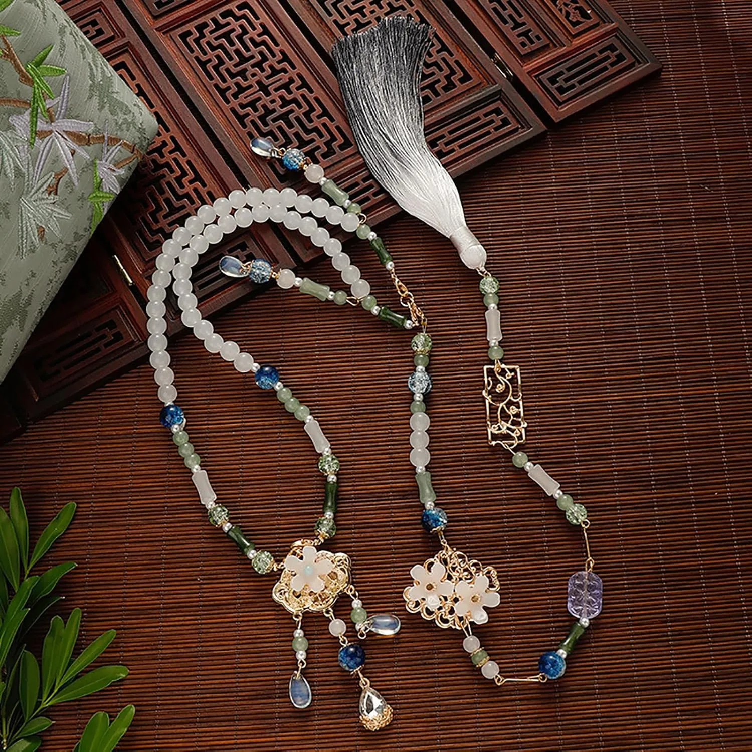 Elegant Fringed Chain Artfiticial Pearl Pendant Eye-Catching Skirt Chain Chinese Costume Necklace Cheongsam Charm Decors