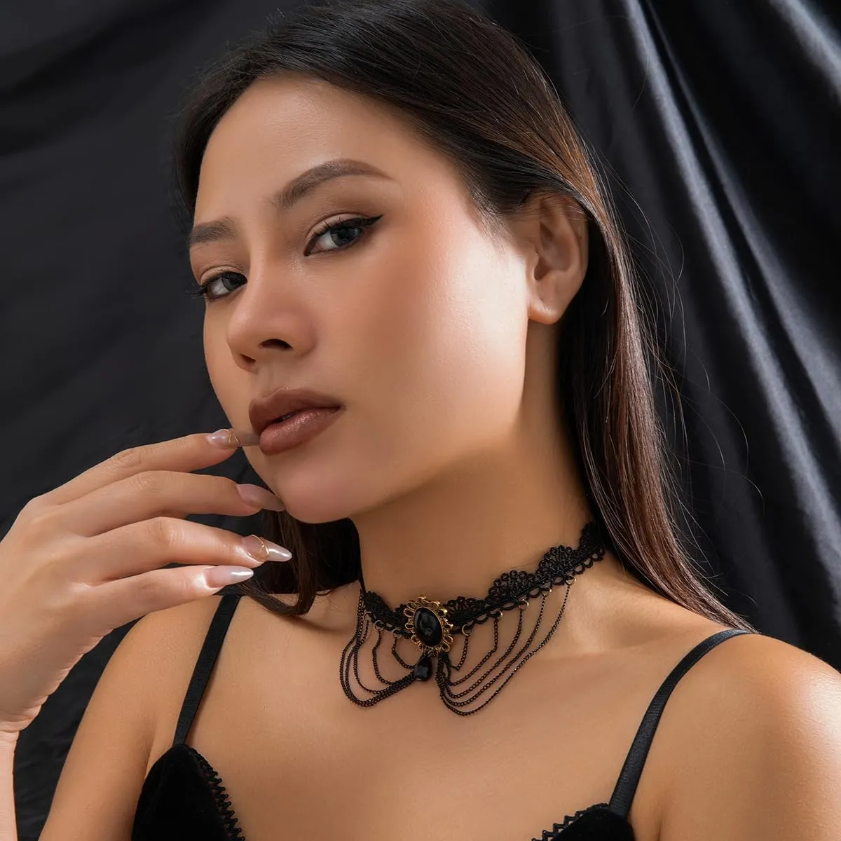 Gothic Lace Choker Necklace for women Black Crystal Lace Choker Necklace Vintage Lace Drop Fringe Necklace Dark Lace Necklace Halloween Necklace Wedding Party Jewelry