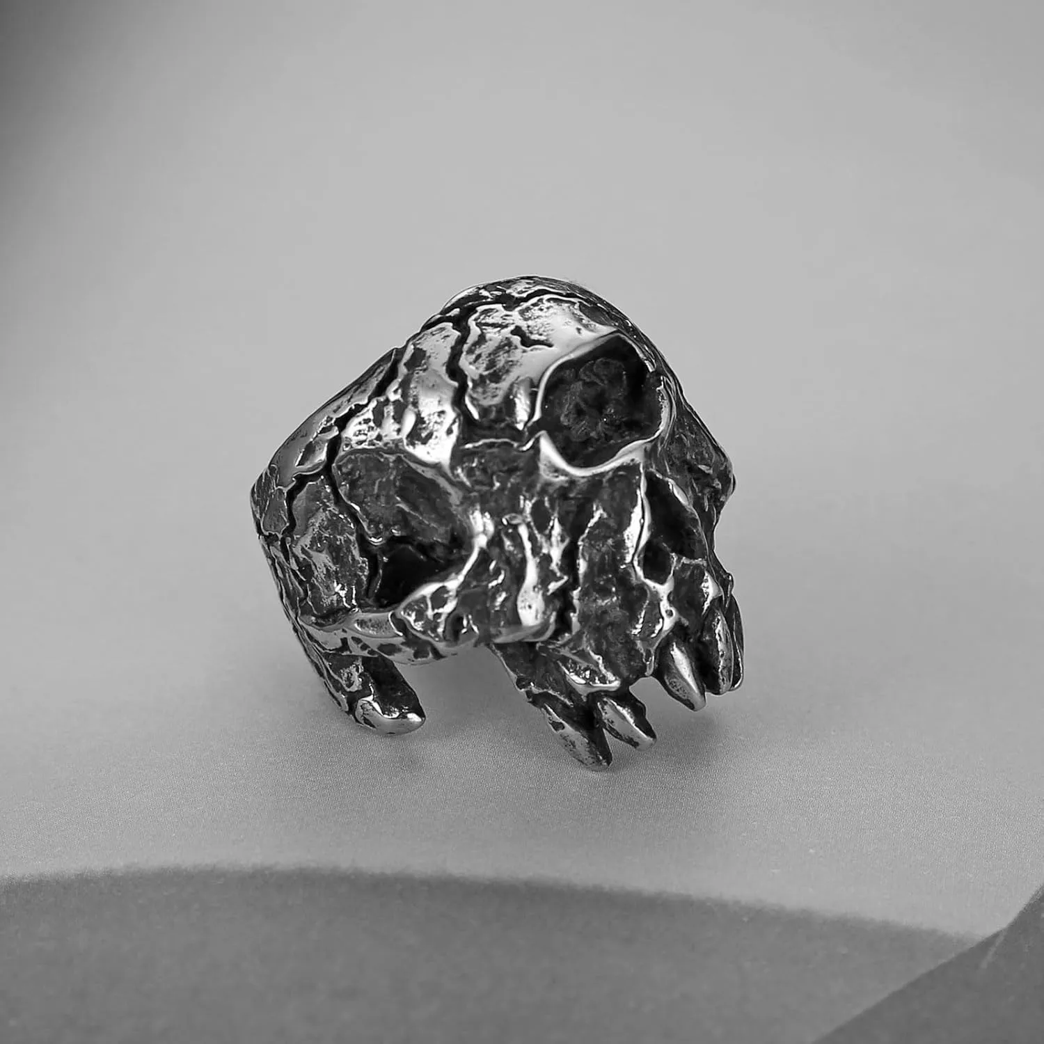 HZMAN Skull Ring for Men Stainless Steel Retro Gothic Horror Monster Skull Head Rings Party Halloween Ring Jewelry Gift