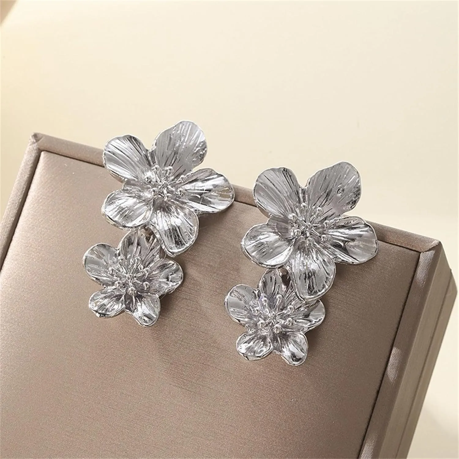 MALOYANVE Bohemian Flower Earrings for Women Delicate Big Double Layered Tiered Daisy Matte Metal Floral Petal Dangle Drop Statement Earrings Chic Boho Hawaii Vacation Wedding Flower Jewelry