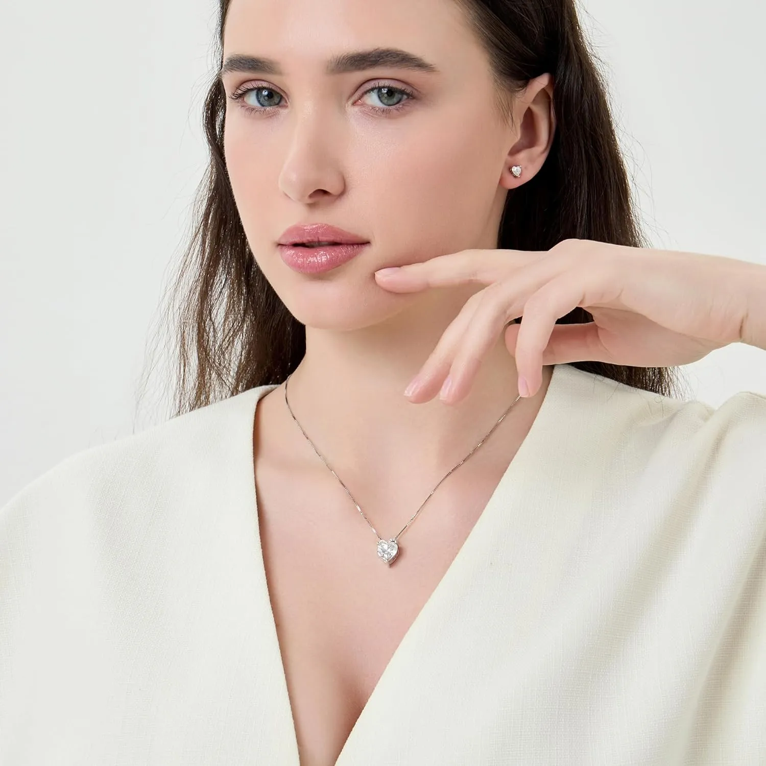 Moissanite Heart Pendant Necklaces for Women, 2-5 Carat Moissanite Sterling Silver Gold Plating Necklace, Ideal Anniversary Present or Birthday Jewelry Gifts for Mom Wife Her Girlfriend