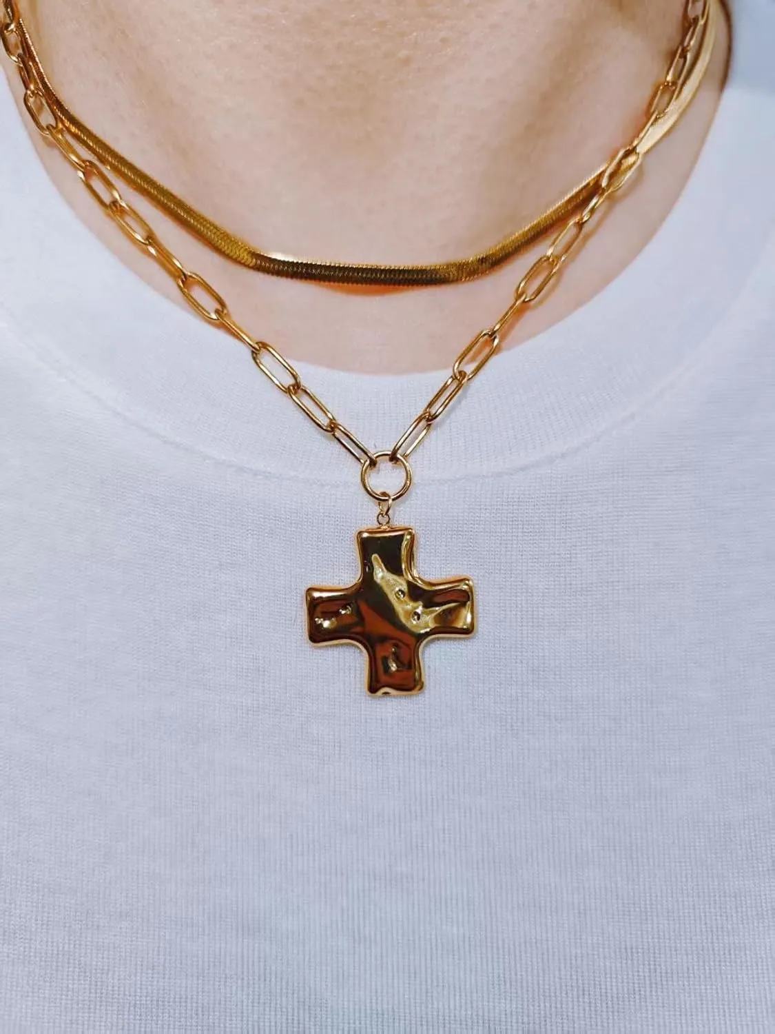 MQV Chunky Statement Gold Hammered Bold Cross Necklace Thick Chain Vintage Chain Pendant Jewelry