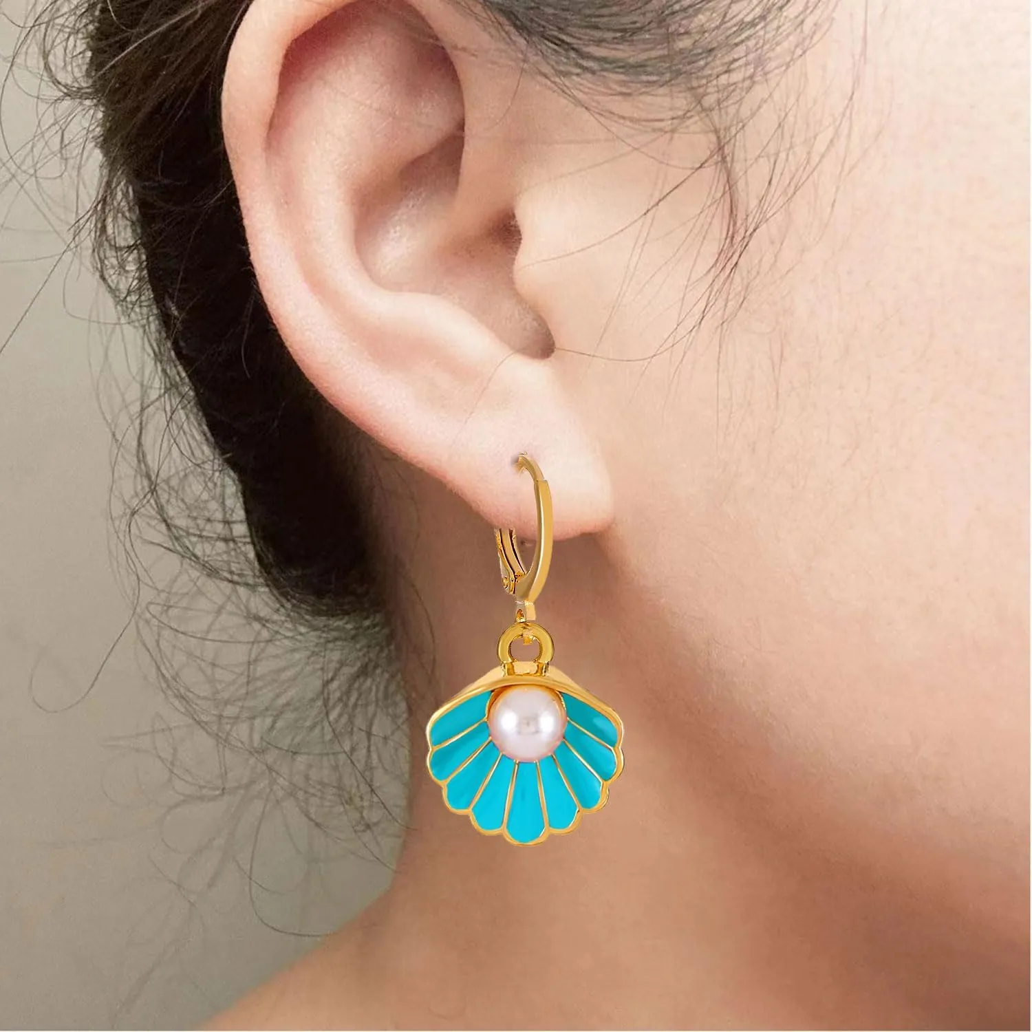 Sea Shell Pearl Hoop Earrings for Women Boho Beach Simple Delicate Hoop Earrings Women Gold Huggie Hoop Earrings Jewelry