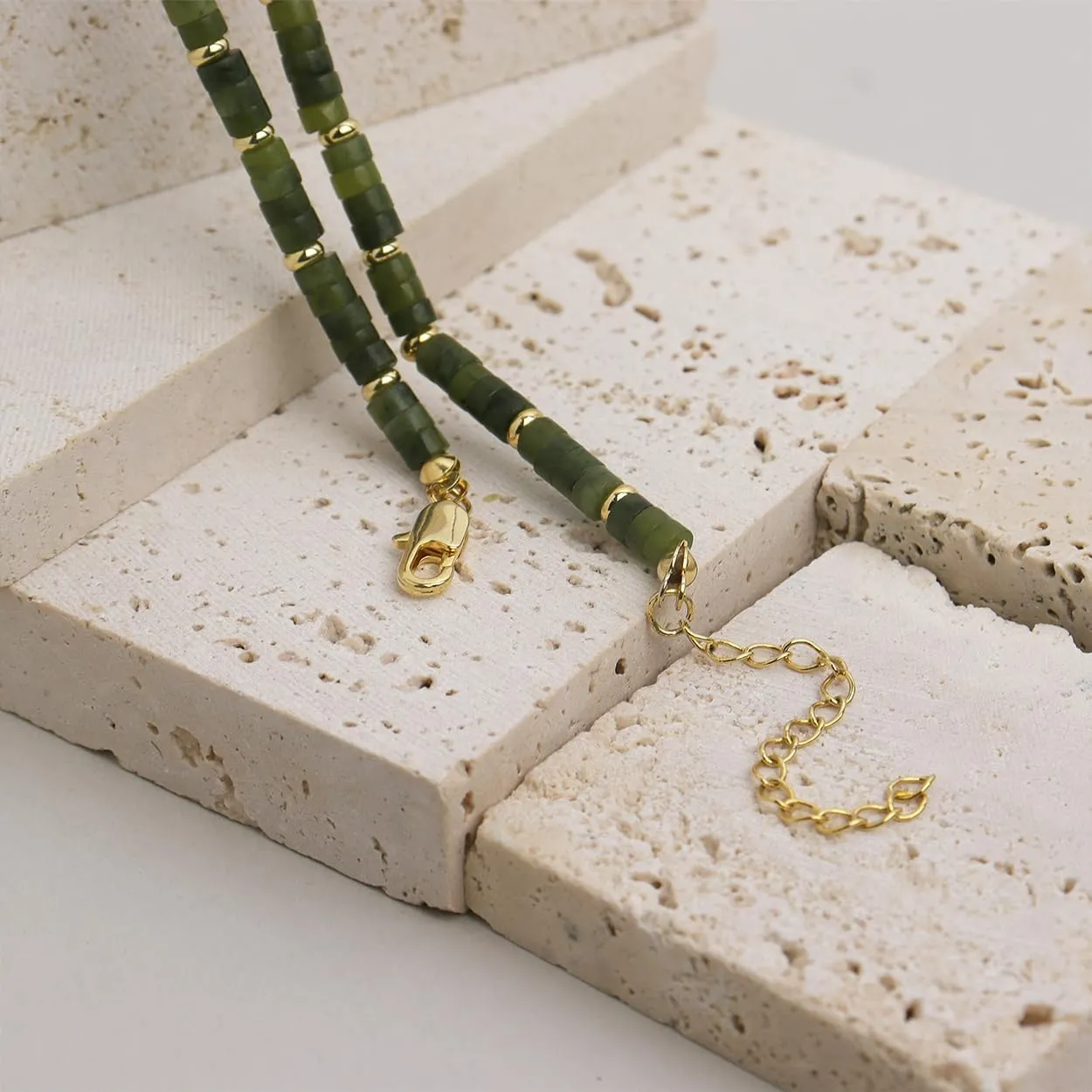 Sonateomber Natural Gemstone Beaded Boho Choker Necklaces for Women, Dainty Bohemian Handmade Crystal Stone Bead Gold Statement Chain Prom Accessories Jewelry Gift