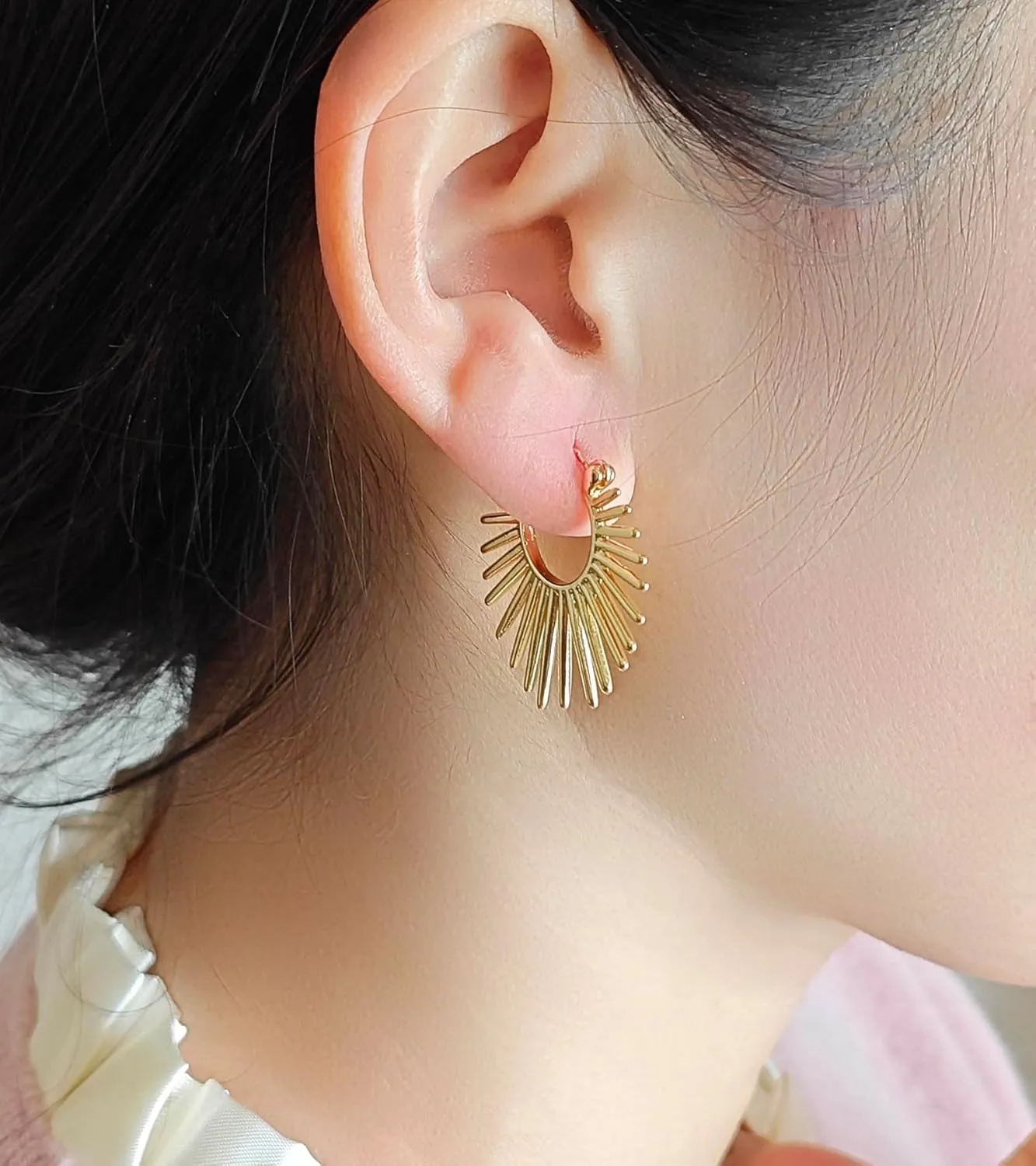 Sunburst-Style Hinged Hoop Earrings Trendy Statement Chunky Textured Huggie Earrings