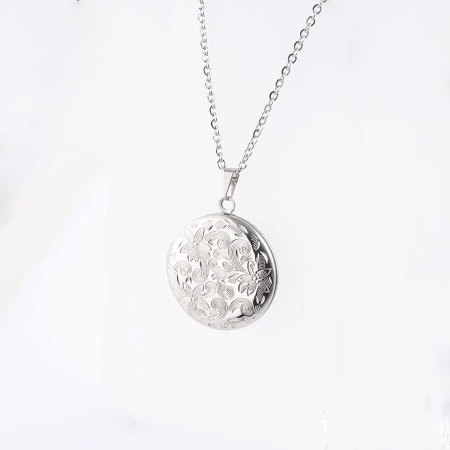 Vintage Engraved Flower Locket Picture Pendant Necklace Antique Carved Pattern Unique Heart Oval Necklace Hold Picture Souvenir Memorial Jewelry for Women