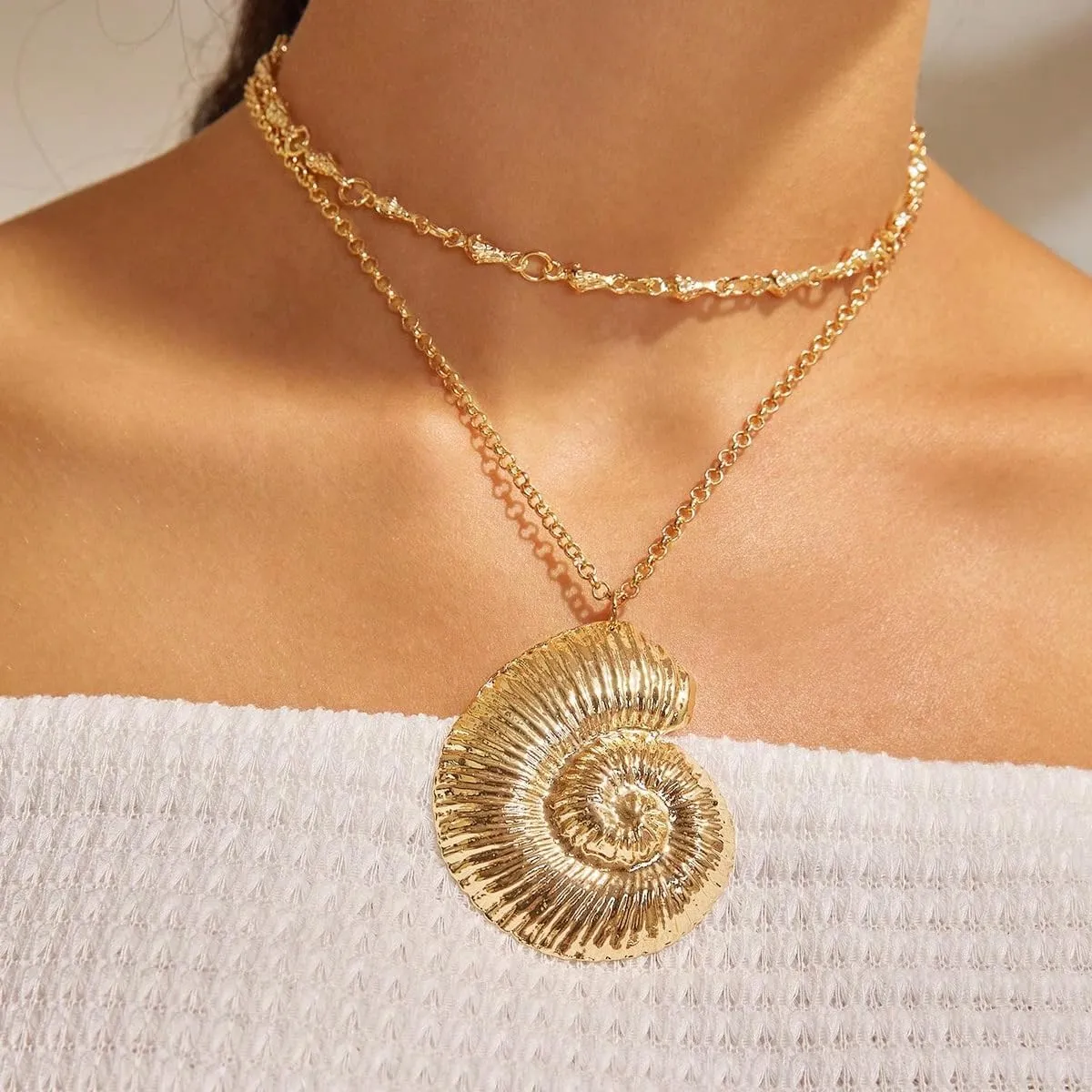 YANCHUN Shell Necklace Gold Seashell Necklace Starfish Conch Pandent Necklace Statement Trendy Jewelry Mermaid Beach Accessories Summer Stuff Dresses Accessories